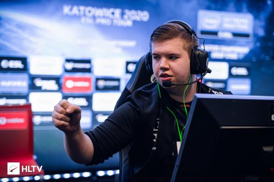 成都王者荣耀十周年嘉年华盛大开启城市派对